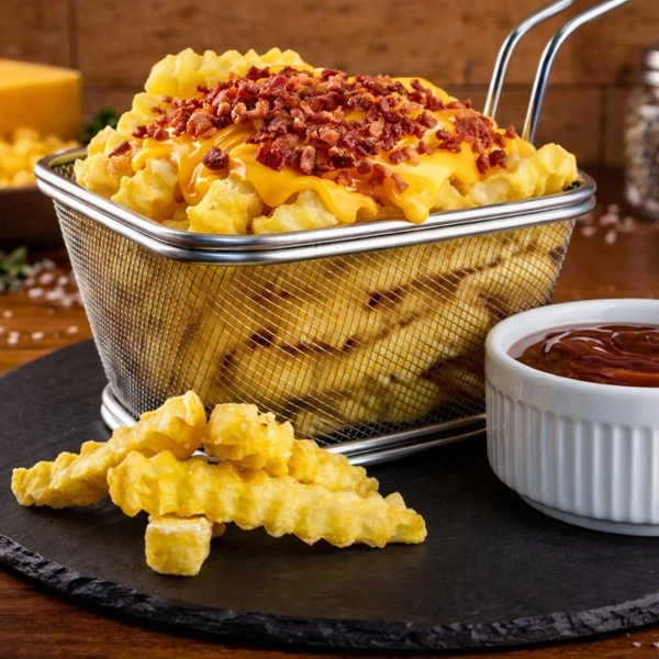 Batata Crinkle com Cheddar e Farofa de Bacon